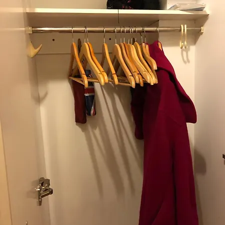 Quiet Flat Close To The Mall And The Metro شقة *