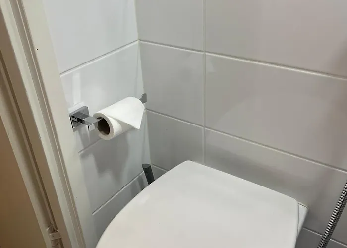 Quiet Close To The Mall And The Metro 아파트